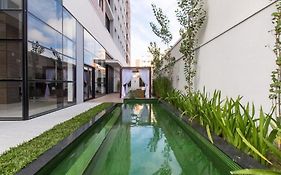 709- Apartamento Decorado Encantador, mobiliado, amplo, cozinha completa, Excelente localização no Rebouças